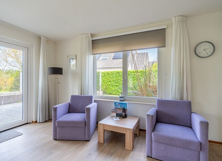 Exterior of Holiday home Honeysuckle 63, De Koog, Texel, surrounded by greenery.