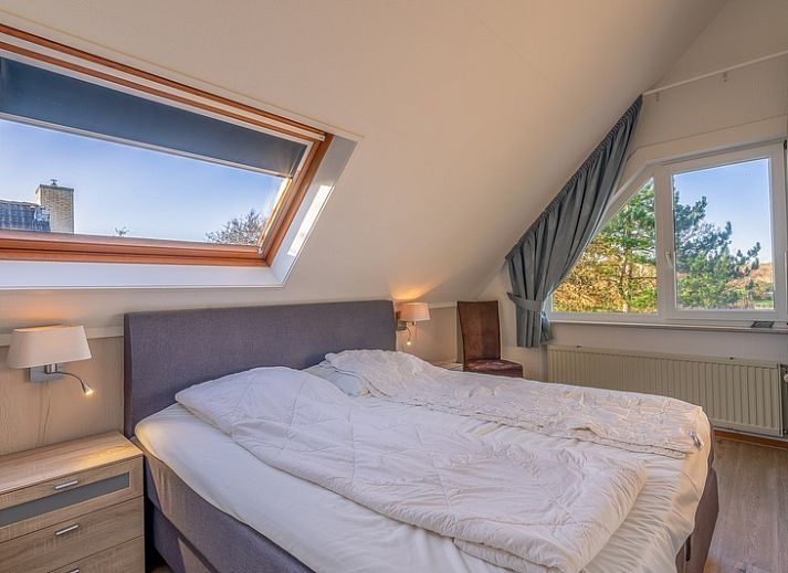 Exterior of Holiday home Honeysuckle 63, De Koog, Texel, surrounded by greenery.