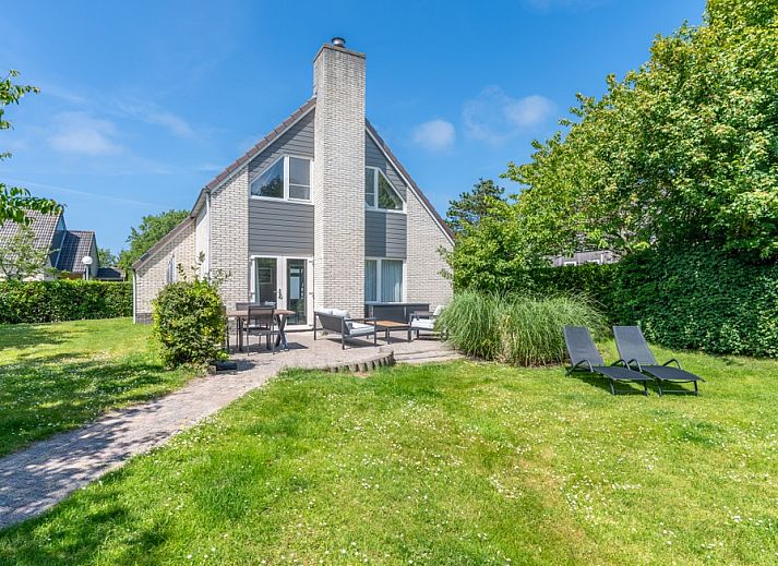 Ferienhaus Honeysuckle 95 in De Koog, Texel mit sonniger Terrasse und gruenem Garten