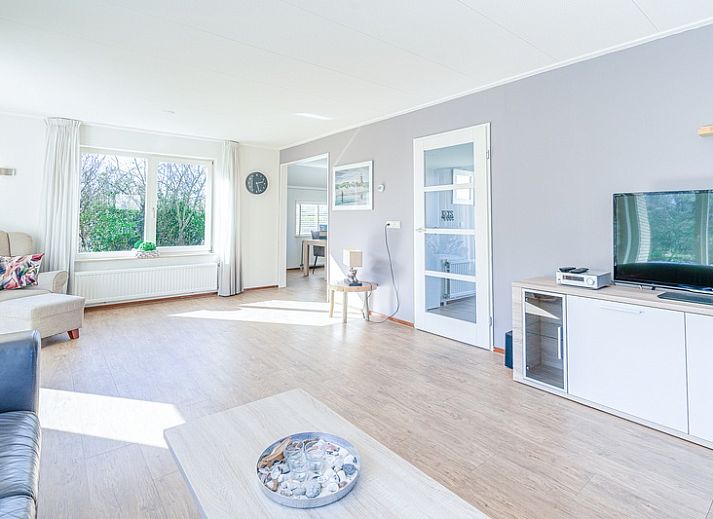 Ferienhaus Honeysuckle 95 in De Koog, Texel mit sonniger Terrasse und gruenem Garten