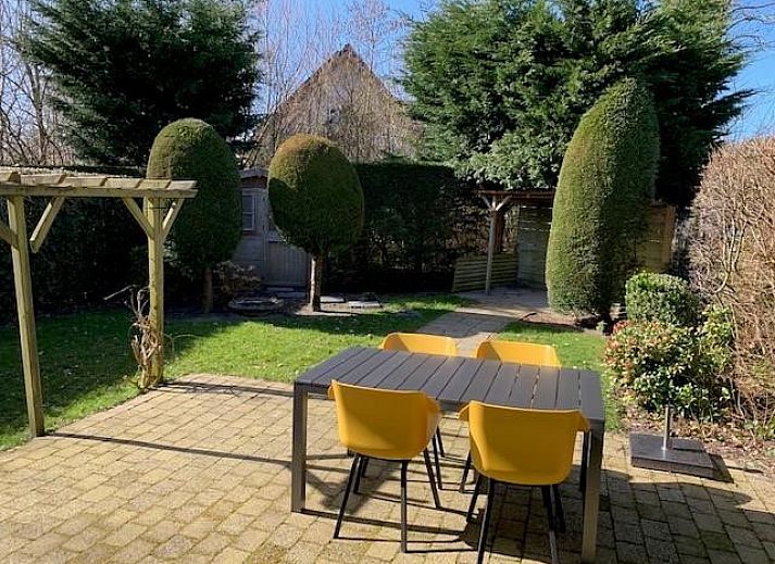 Stylish interior of Zilte Bries vacation home, De Koog, Texel, with art on the wall.
