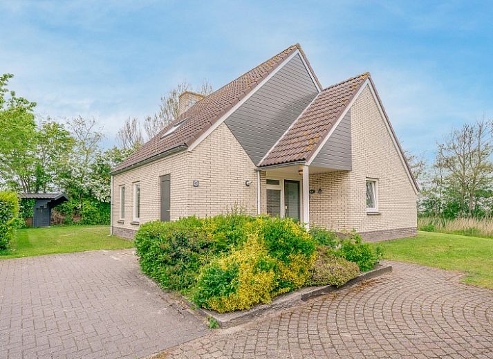 Aerial view of Holiday home Honeysuckle 45 in De Koog, Texel, surrounded by greenery and tranquility.