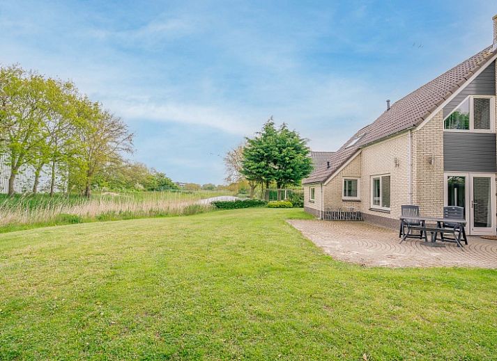Aerial view of Holiday home Honeysuckle 45 in De Koog, Texel, surrounded by greenery and tranquility.