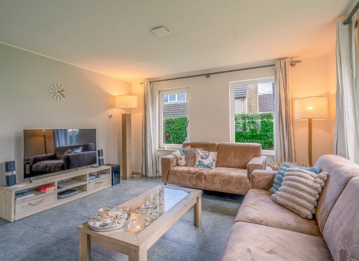 Aerial view of Holiday home Honeysuckle 45 in De Koog, Texel, surrounded by greenery and tranquility.