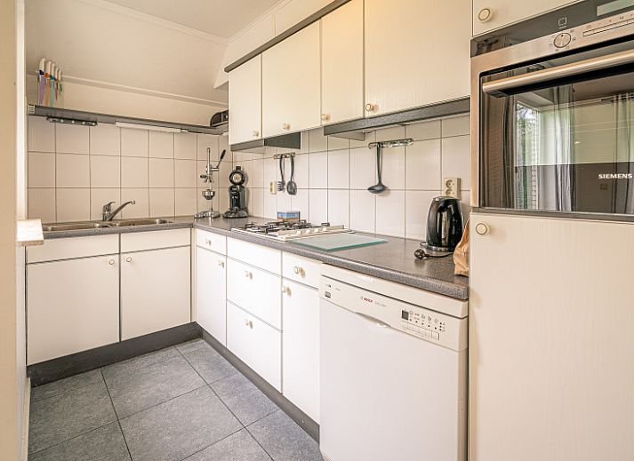 Front view of Holiday Home Honeysuckle 45 in De Koog, Texel, showing an inviting entrance.