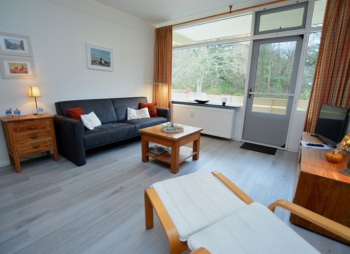 Cozy living room of Apartment Kerckeland 20 in De Koog, Texel with comfortable sitting area and dining area.