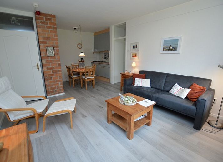 Cozy living room of Apartment Kerckeland 20 in De Koog, Texel with comfortable sitting area and dining area.