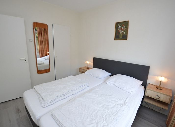 Spacious living room in Apartment Kerckeland 20, De Koog, Texel with modern furnishings and views of nature.