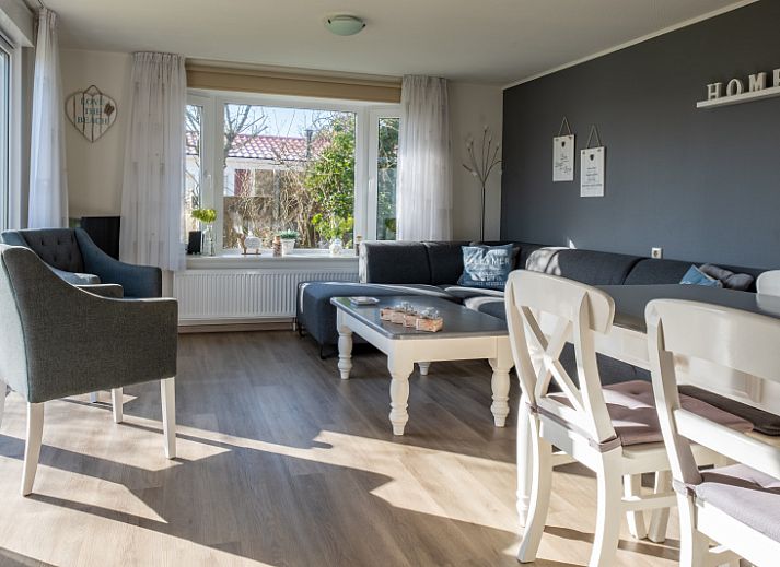 Ferienhaus Chalet Bregkoog 207 in De Koog, Texel mit grossem Rasen.