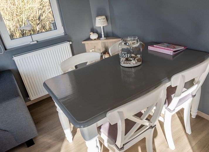 Ferienhaus Chalet Bregkoog 207 in De Koog, Texel mit grossem Rasen.