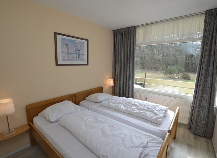 Bright living room of Apartment Kerckeland 16 in De Koog, Texel with large windows and views of nature.