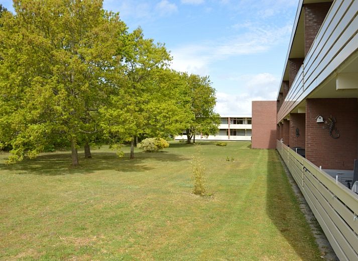 Spacious sitting area of Apartment Kerckeland 16 in De Koog, Texel with modern furnishings and lots of natural light.