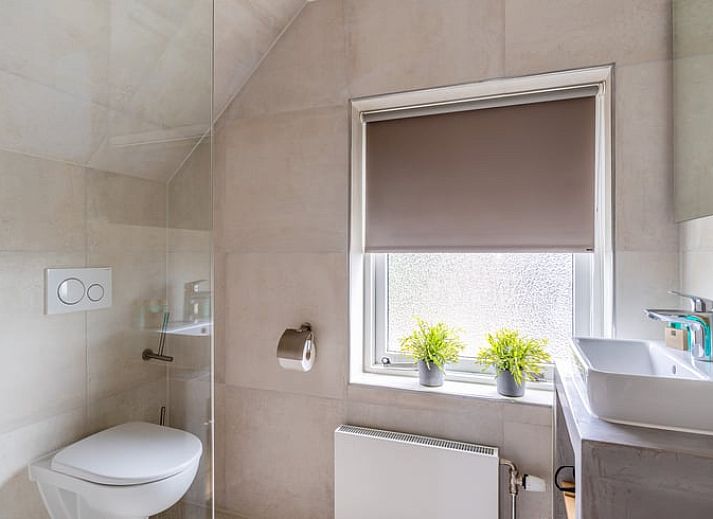 Sleek bathroom in Cottage in De Koog, De Koog, Texel, with modern shower, Wadden Islands.