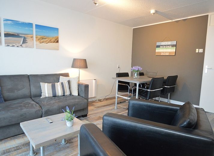 Cozy sitting area in Motel Texel - Apartment 211/1P, De Koog, Texel, with comfortable sofas.