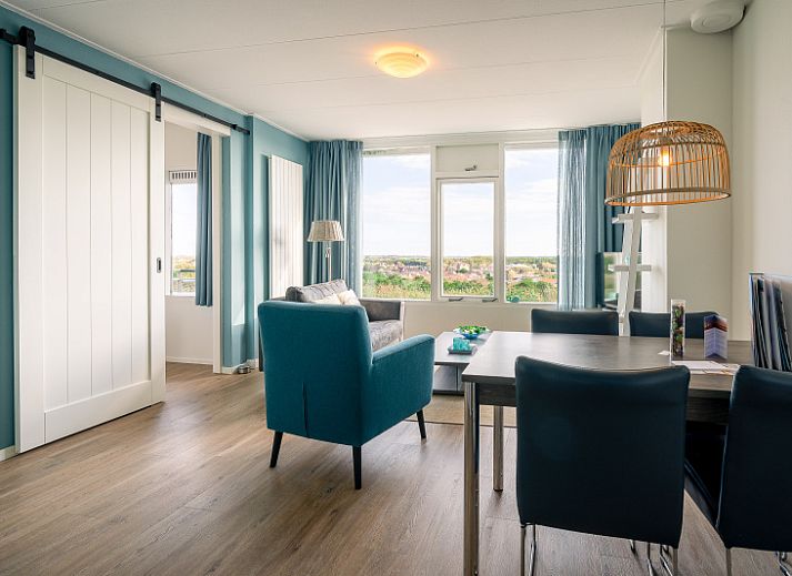 Gezellige woonkamer in Appartement Juliana 176 Eilandzicht, De Koog, Texel met uitzicht op de Waddeneilanden.