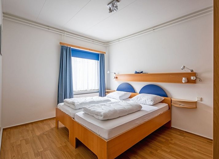 Cozy living room with fireplace in Orchismient 55 vacation home De Koog Texel.