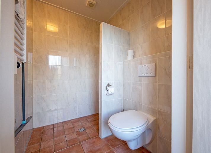 Modern kitchen in De Veldleeuwerik vacation home, De Koog, Texel