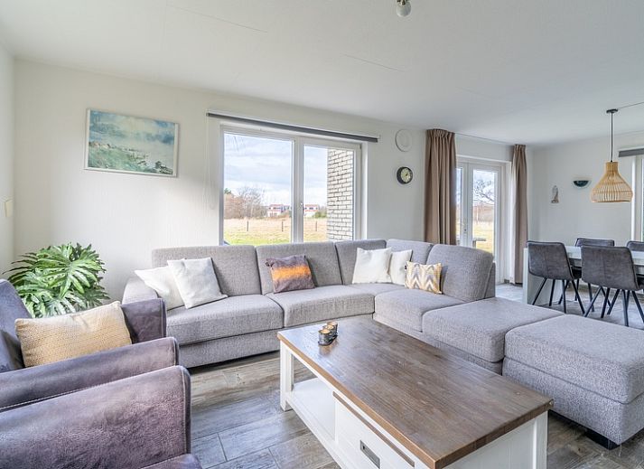 Vacation home Honeysuckle 67 in De Koog Texel with spacious garden and terrace on the water, ideal for relaxation on the Wadden Islands.