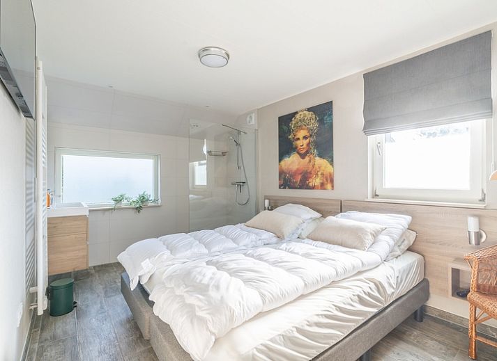 Cozy vacation home Honeysuckle 67 in De Koog Texel with beautiful views of green surroundings and waterfront on the Wadden Islands.