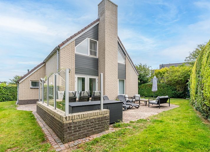 Cozy terrace at Holiday home Honeysuckle 49 in De Koog, Texel, ideal for relaxation on the Wadden Islands.