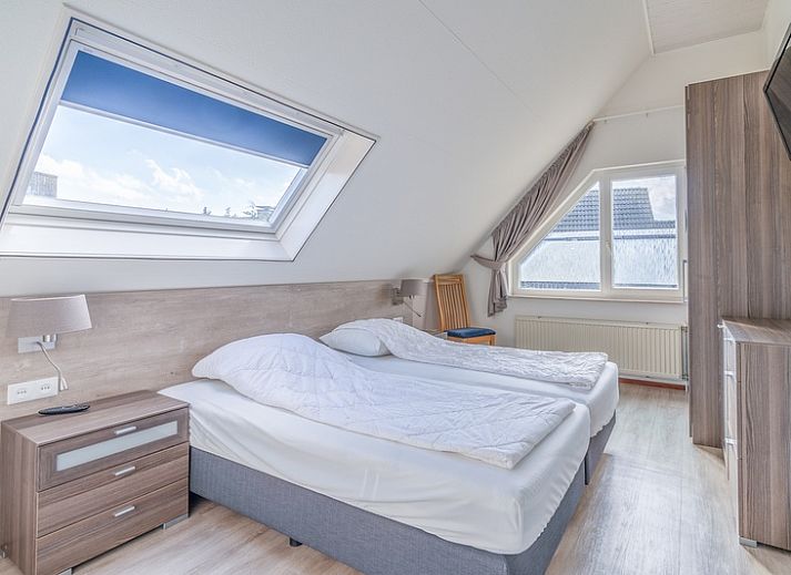 Stylish living room in Holiday home Honeysuckle 49, De Koog, Texel, with comfortable seating.