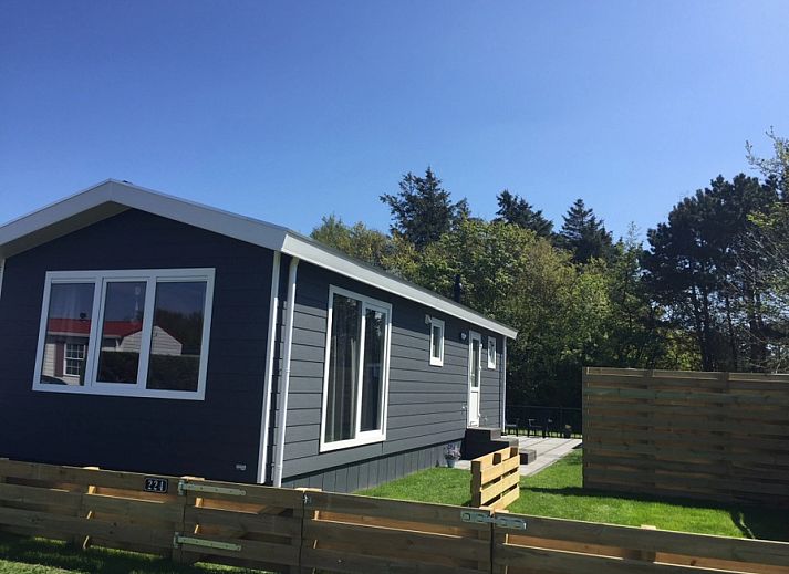 Chalet Bregkoog 224 in De Koog, Texel, with modern look and green surroundings.