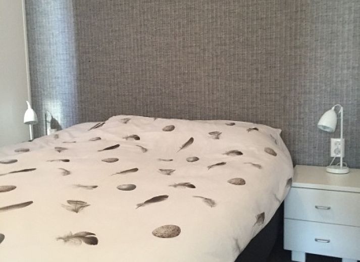 Chalet Bregkoog 224 in De Koog, Texel, with modern look and green surroundings.