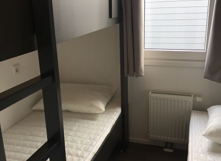 Chalet Bregkoog 224 in De Koog, Texel, with modern look and green surroundings.