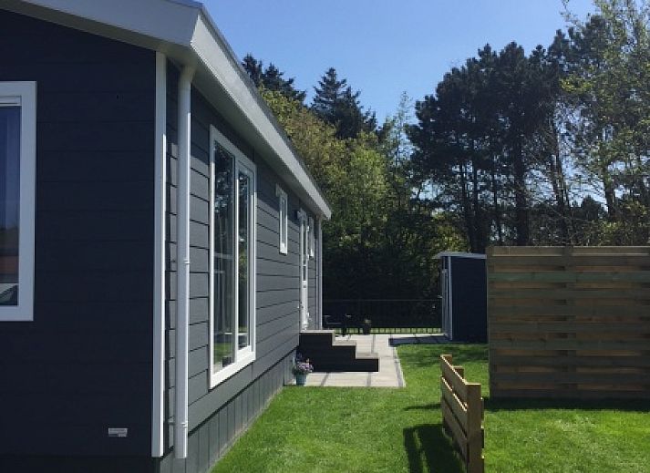 Fully equipped kitchen in Chalet Bregkoog 224, De Koog, Texel, ideal for self-catering vacations.