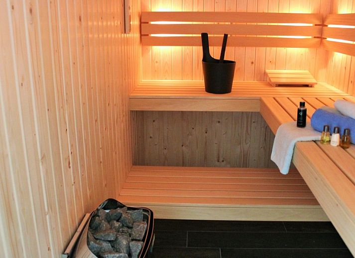 Moderne keuken en eetruimte in 6 Pers.Landhuis de Luxe Eldorado Texel, vakantiehuis in De Koog.