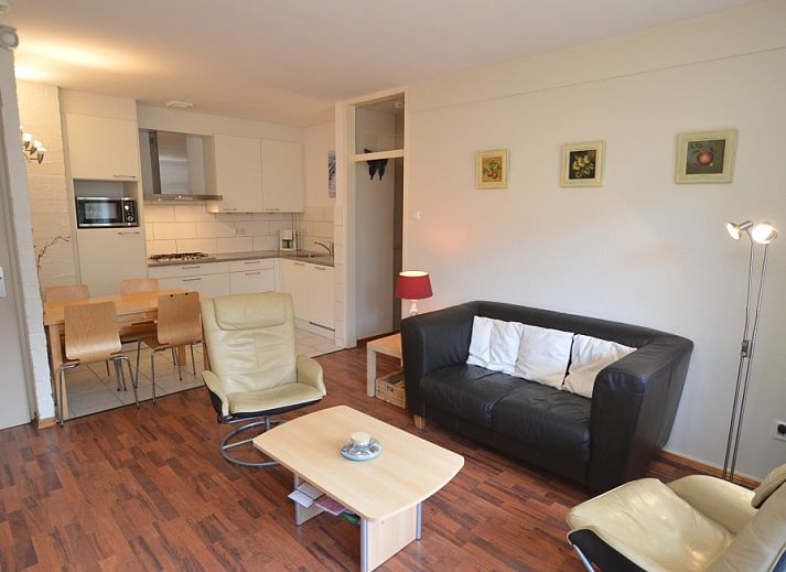 Cozy living room in Apartment Kerckeland 24, De Koog, Texel with modern furnishings and comfortable seating area.