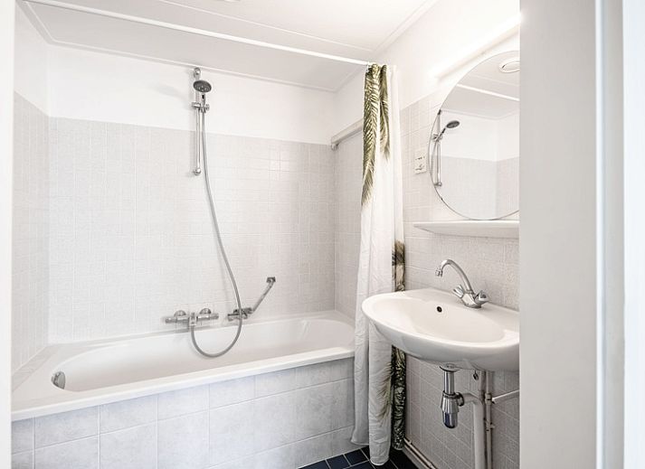 Spacious sitting area in Two persons apartment large - first floor, De Koog, Texel with comfortable sofa and armchair.