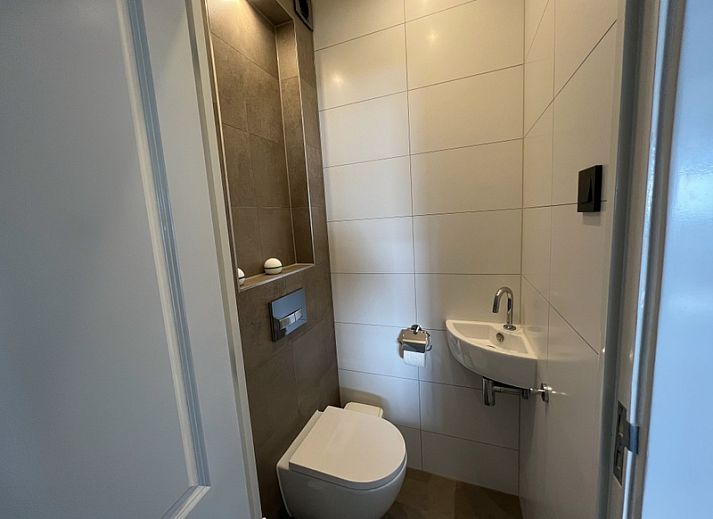 Stylish living room of Holiday home Duinzee Texel in De Koog with comfortable seating.