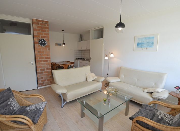 Cozy sitting area in Apartment Kerckeland 80 in De Koog on Texel, Wadden Islands, with comfortable sofas.