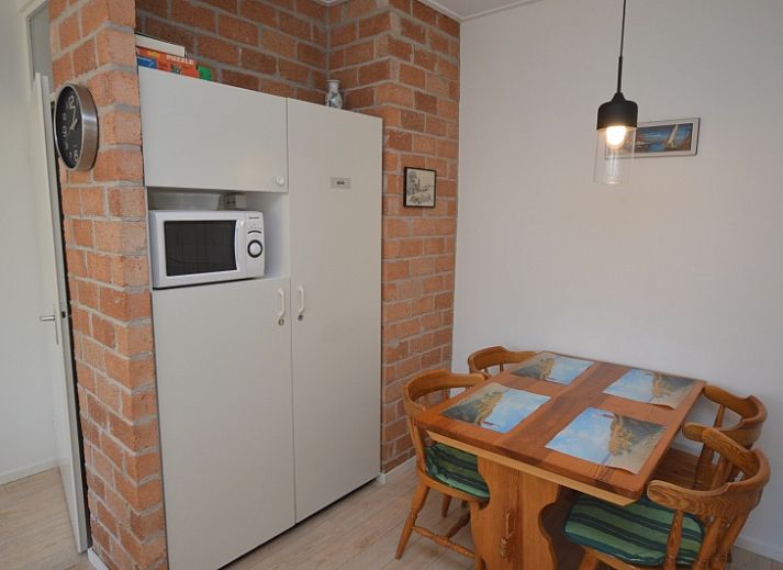 Cozy sitting area in Apartment Kerckeland 80 in De Koog on Texel, Wadden Islands, with comfortable sofas.