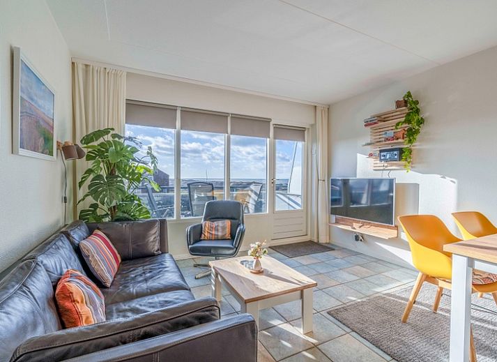 Apartment Juliana 142 Island and Sea View in De Koog Texel with modern living room and sea view.