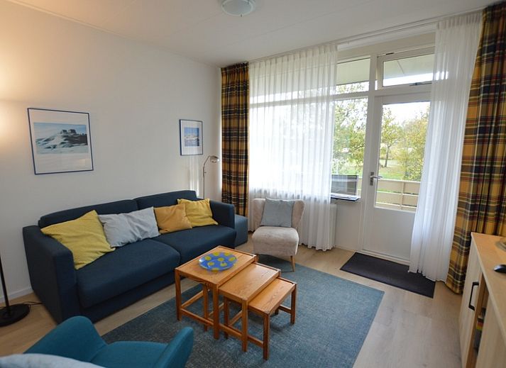 Cozy living room in Apartment Kerckeland 126, De Koog, Texel, with comfortable seating area and modern furnishings.