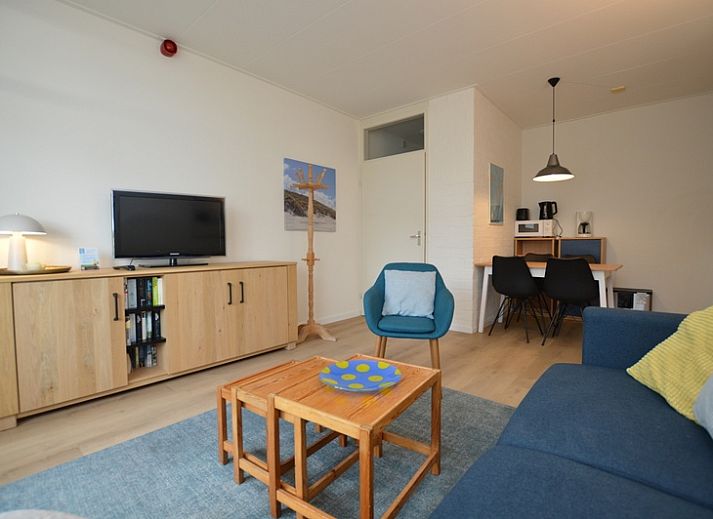 Cozy living room in Apartment Kerckeland 126, De Koog, Texel, with comfortable seating area and modern furnishings.