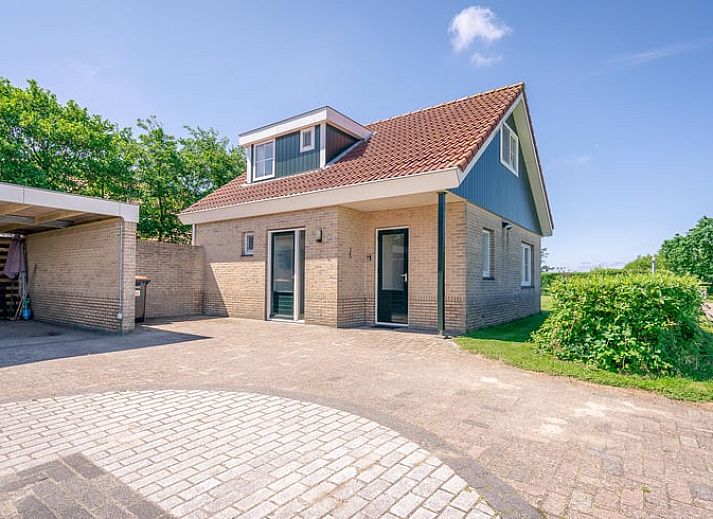 Heller Wohnraum im Ferienhaus in De Koog, Texel mit Blick auf die Terrasse.