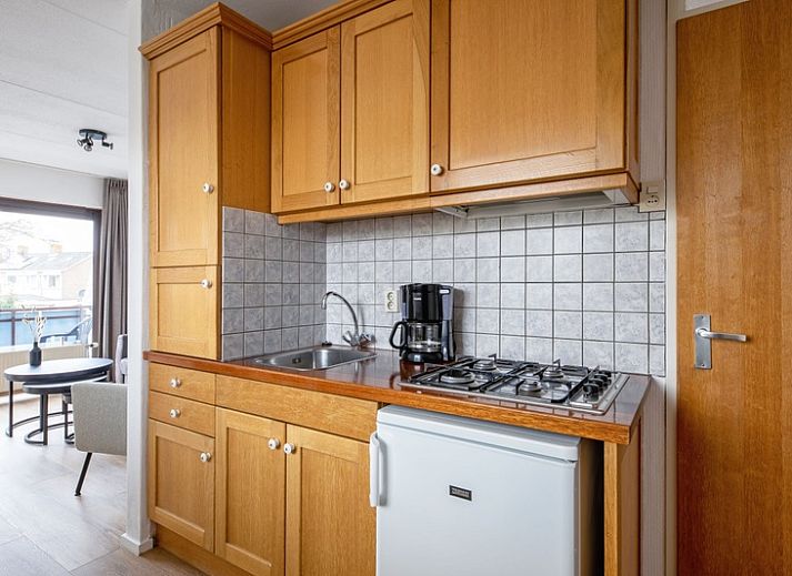 Gemuetliches Wohnzimmer in Zwei Personen Wohnung gross - erster Stock in De Koog, Texel mit Blick auf die Watteninseln.