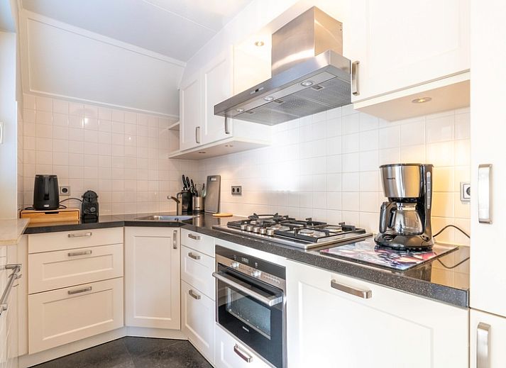 Vacation home Honeysuckle 57 in De Koog, Texel with spacious garden and terrace for relaxation on the Wadden Islands.