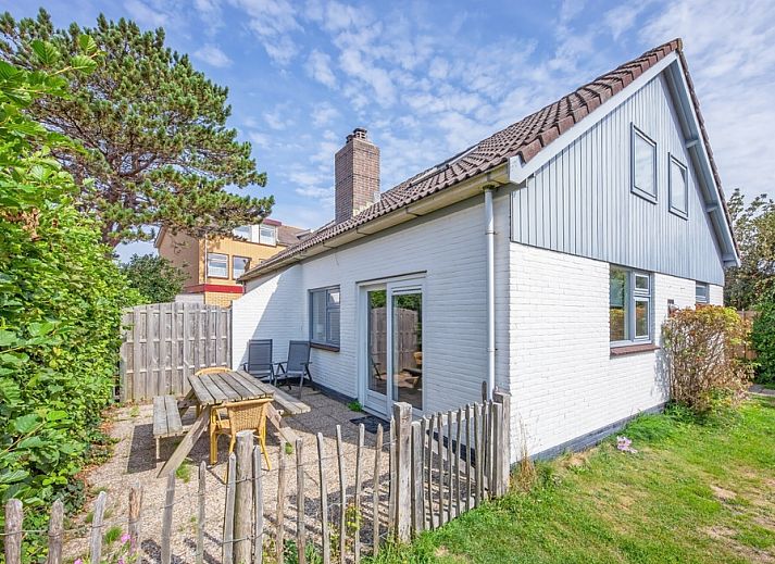 32a Castor vacation home with fenced terrace in De Koog, Texel, Wadden Islands.