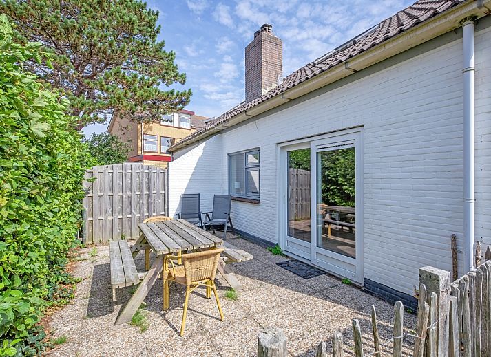 32a Castor vacation home with fenced terrace in De Koog, Texel, Wadden Islands.