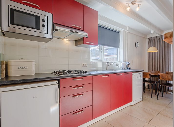 32a Castor vacation home with fenced terrace in De Koog, Texel, Wadden Islands.