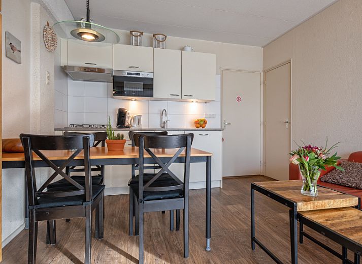 Cozy living room in Motel Texel Apartment with bath (B), De Koog, Texel with comfortable sofa and dining area.