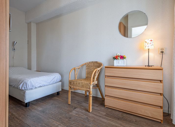 Bright and spacious living space in Motel Texel Apartment with bath (B), De Koog, Texel, ideal for relaxation.