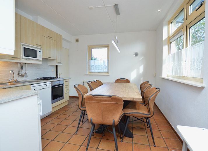 Vacation home Stappeland 199 in De Koog on Texel with sunny terrace and green garden, ideal for relaxation on the Wadden Islands.