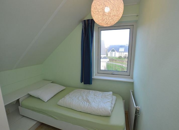Cozy living room in Holiday home Stappeland 199, De Koog, Texel, with comfortable leather sofas and lots of natural light.