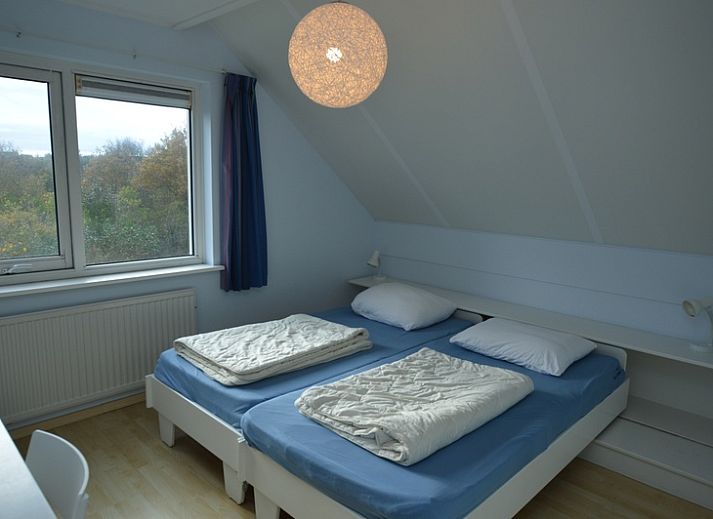 Cozy living room in Holiday home Stappeland 199, De Koog, Texel, with comfortable leather sofas and lots of natural light.