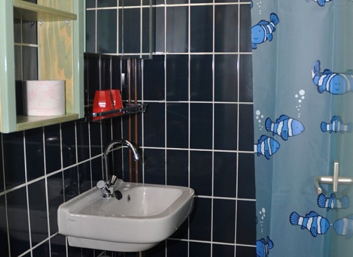 Cozy living room in Schanulleke, De Koog, Texel, vacation home with comfortable seating and dining area.